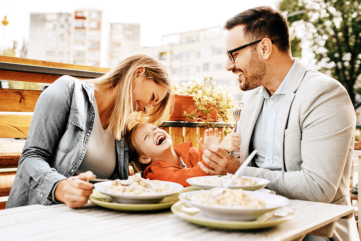 It's the family dining out today!