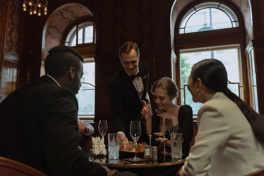 Mood is half the game in restaurant attraction.