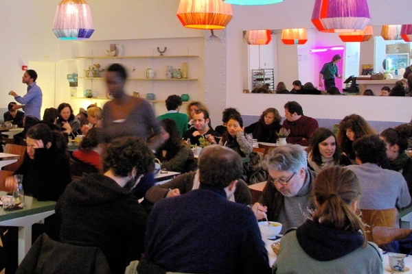 Busy restaurant using table tents.